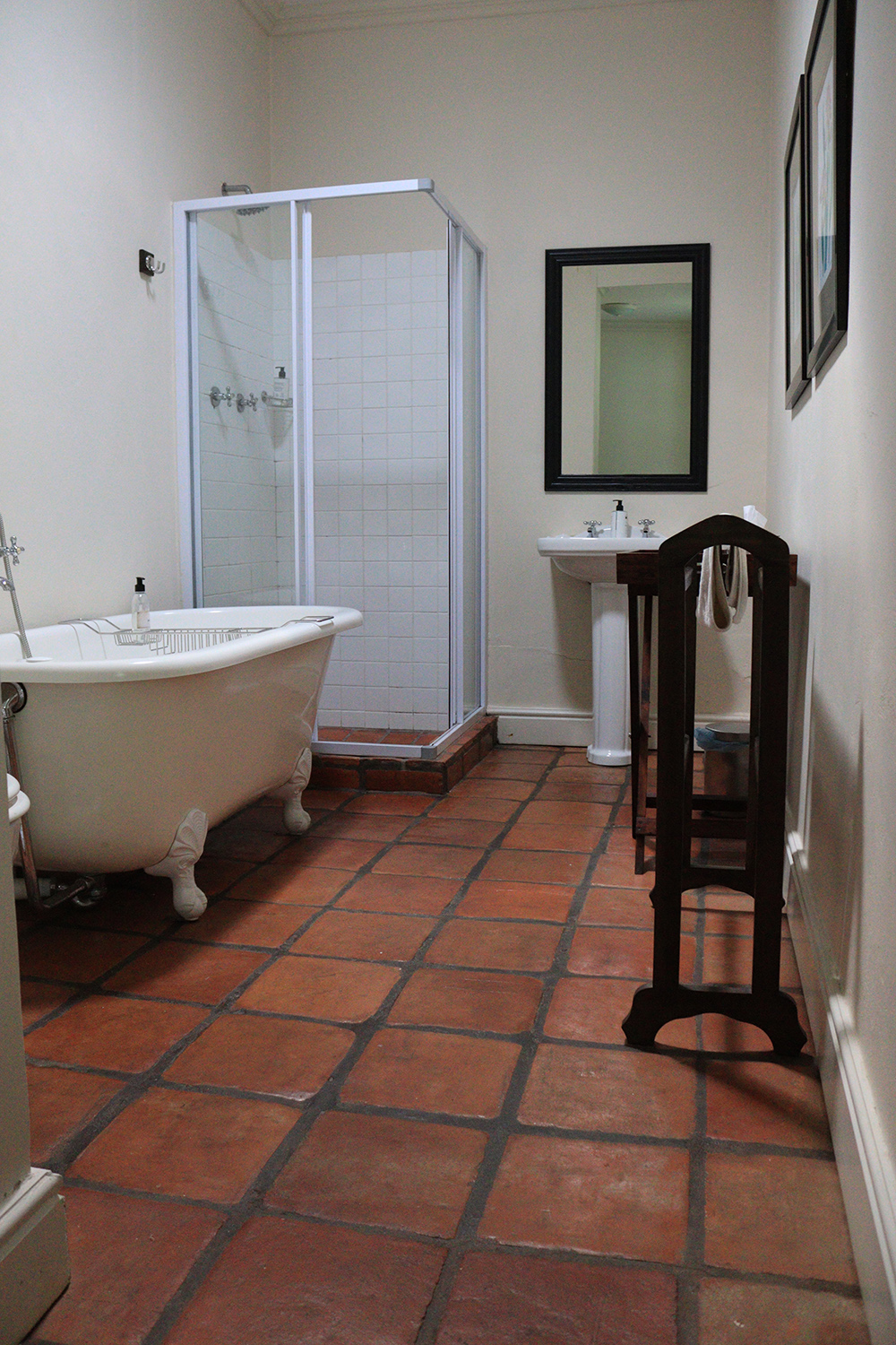 De Doornkraal Luxury Room 5 en suite bathroom