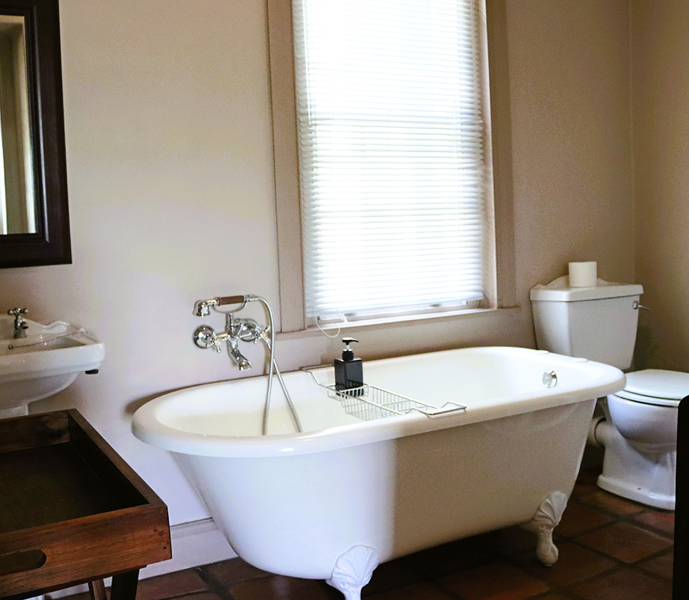 De Doornkraal Luxury Room 7 en suite bathroom