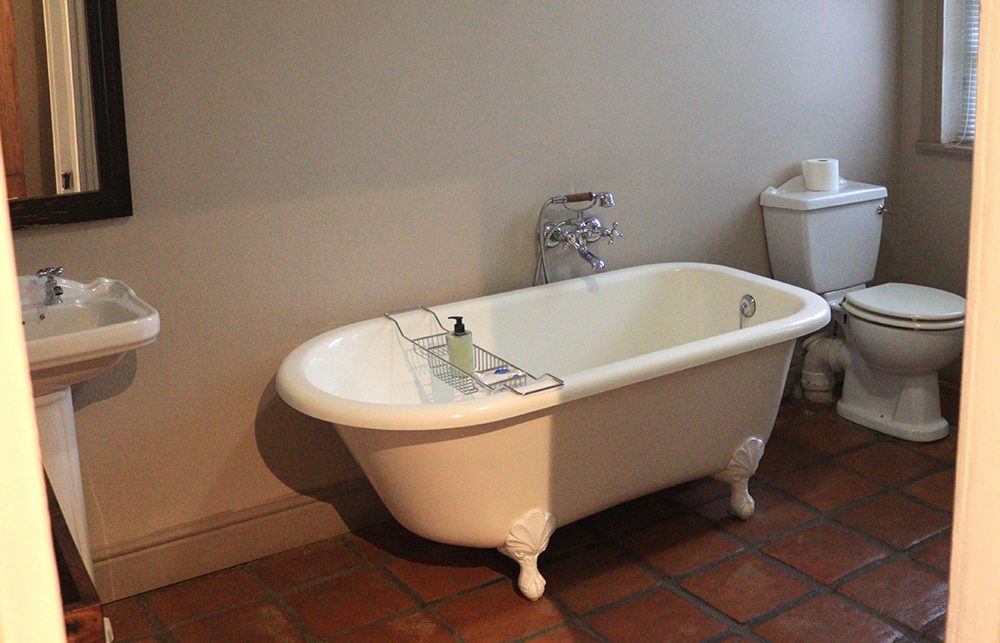 De Doornkraal Luxury Room 6 en suite bathroom