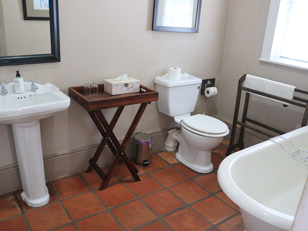 De Doornkraal Luxury Room 10 en suite bathroom