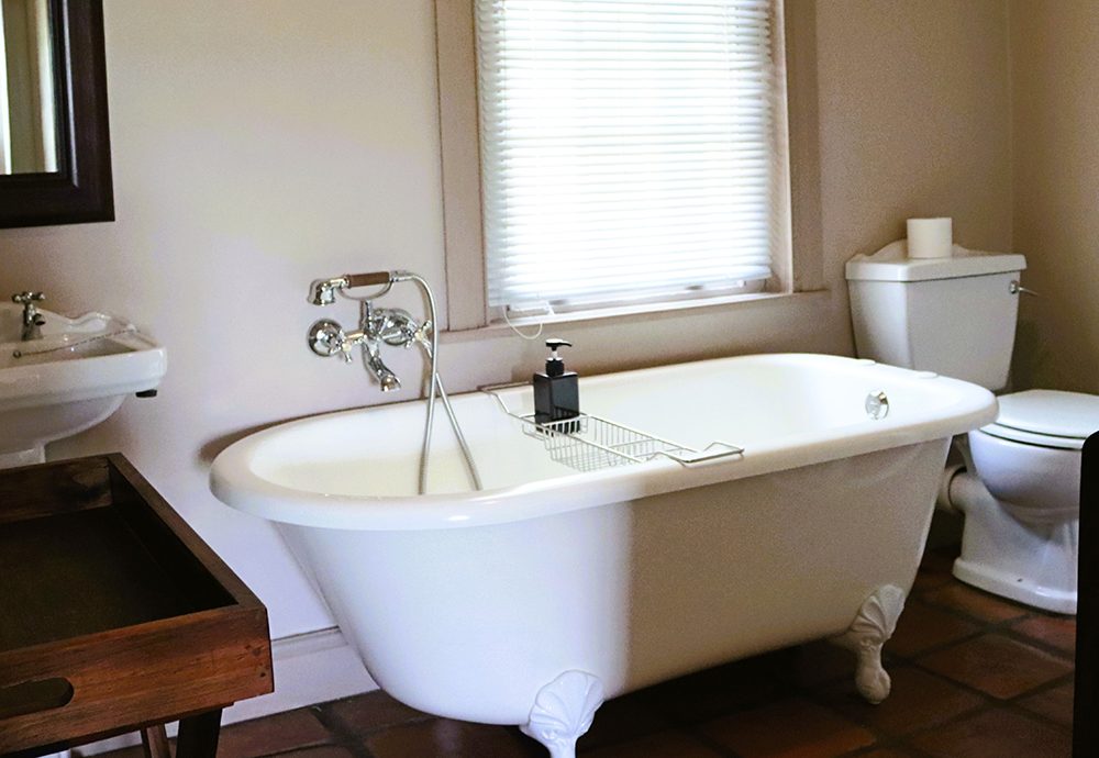 De Doornkraal Luxury Room 7 en suite bathroom