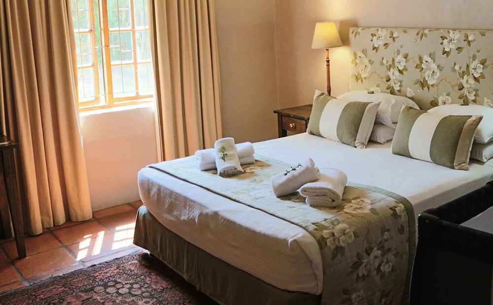 De Doornkraal Vineyard Cottage main bedroom with queen size bed
